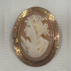 VINTAGE 10k Cameo Brooch